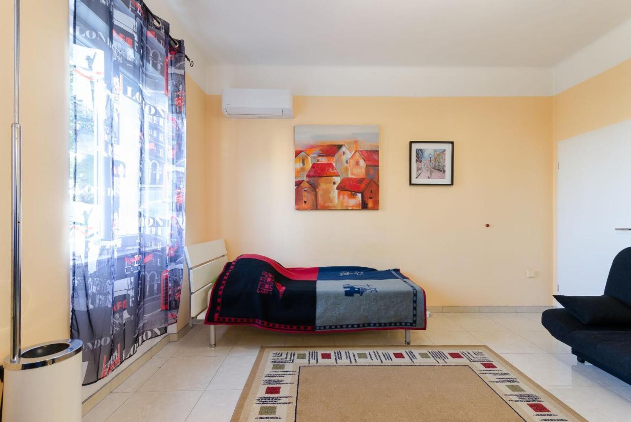 Apartments Andrijana Rijeka Bagian luar foto